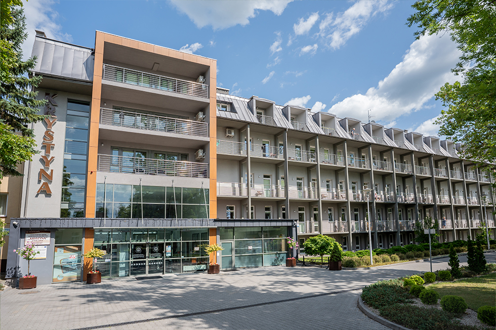 Uzdrowiskowy Szpital KRYSTYNA - widok od wejścia